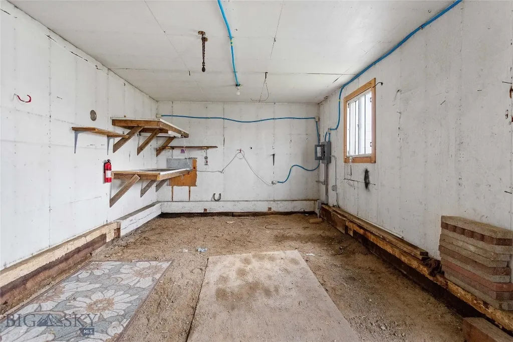 2365 S Dakota Butte MT 59701
