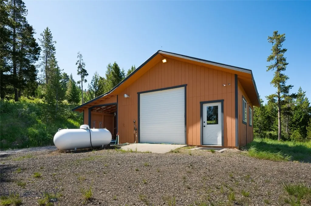 185 Peak Road Bozeman MT 59715