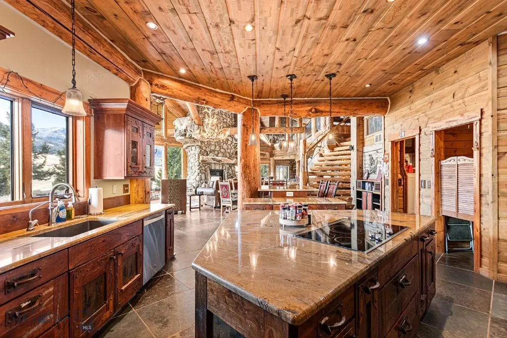 569/571 Cinnabar Basin Road Gardiner MT 59030