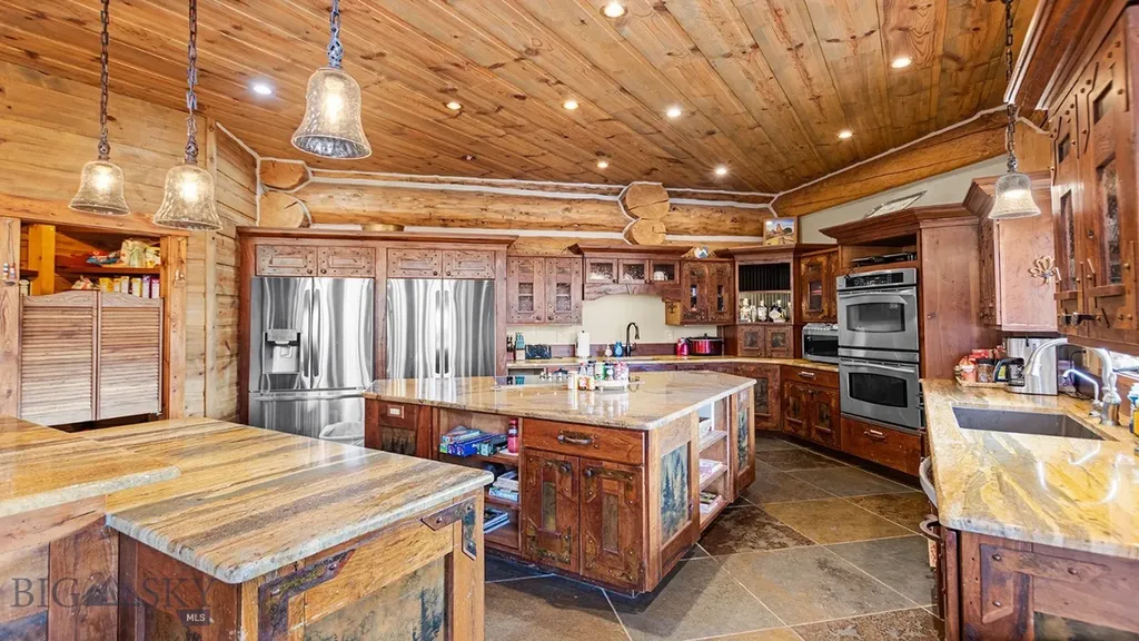 569/571 Cinnabar Basin Road Gardiner MT 59030