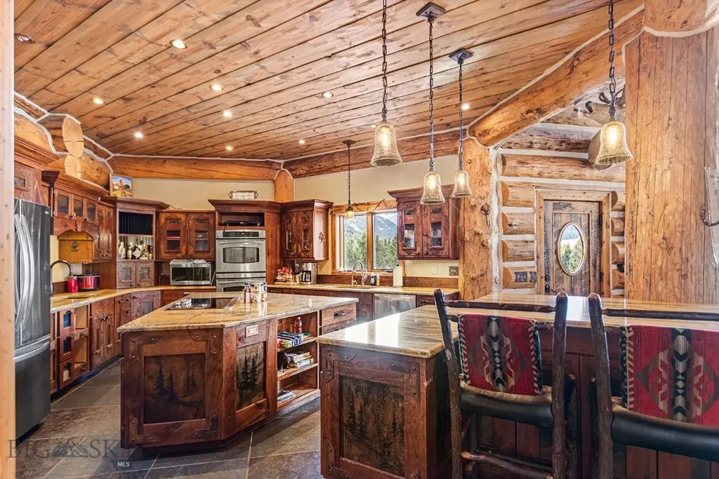 569/571 Cinnabar Basin Road Gardiner MT 59030