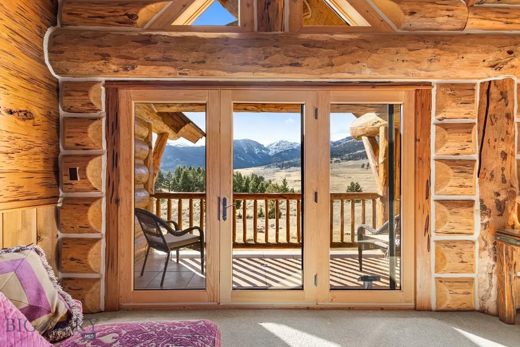 569/571 Cinnabar Basin Road Gardiner MT 59030