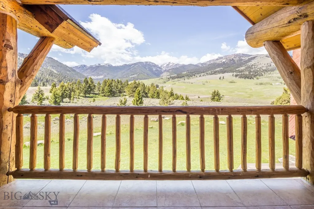 569/571 Cinnabar Basin Road Gardiner MT 59030