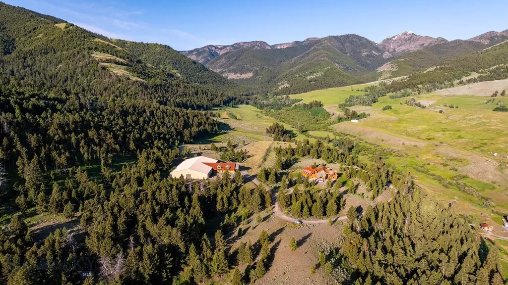 569/571 Cinnabar Basin Road Gardiner MT 59030