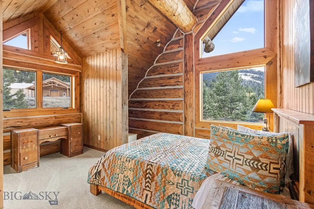 569/571 Cinnabar Basin Road Gardiner MT 59030