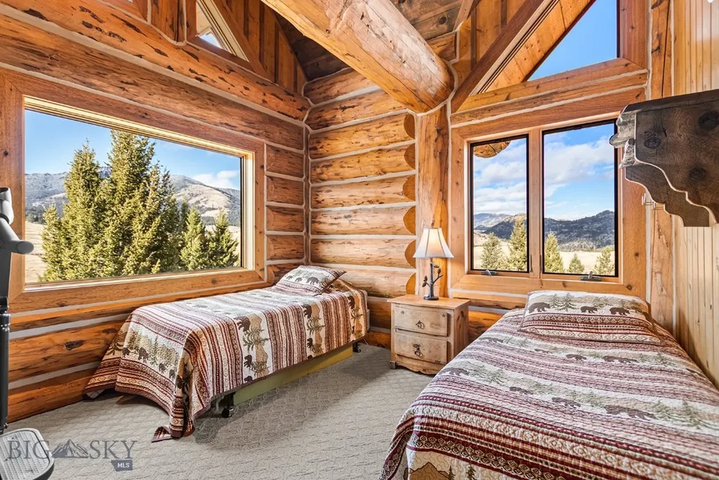 569/571 Cinnabar Basin Road Gardiner MT 59030