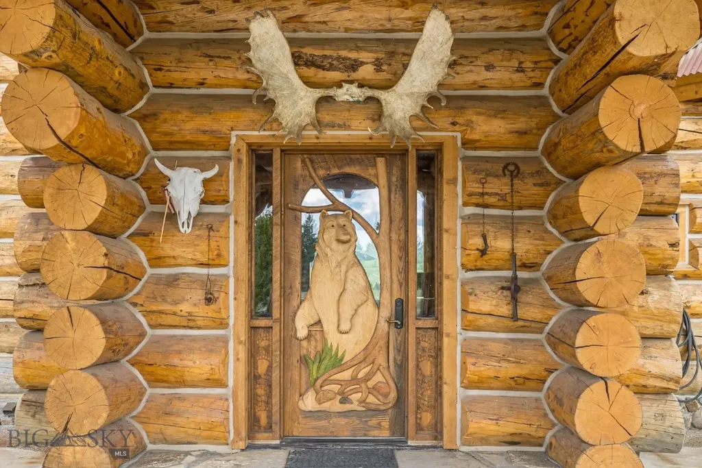 569/571 Cinnabar Basin Road Gardiner MT 59030