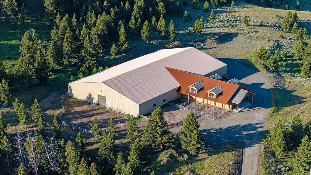569/571 Cinnabar Basin Road Gardiner MT 59030