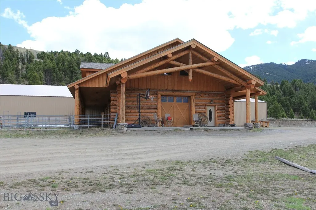 569/571 Cinnabar Basin Road Gardiner MT 59030