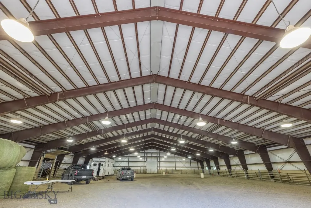 569/571 Cinnabar Basin Road Gardiner MT 59030