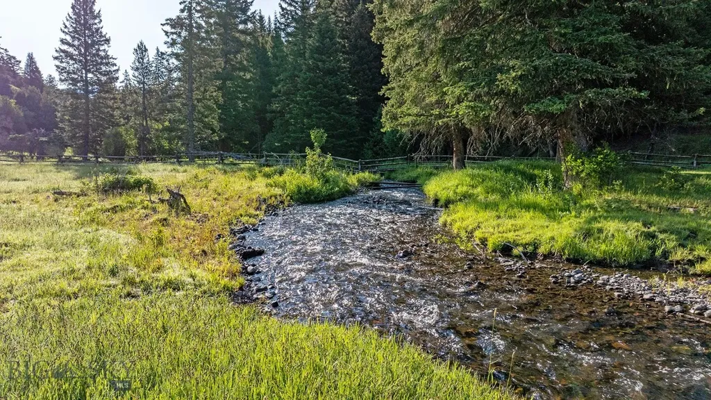 569/571 Cinnabar Basin Road Gardiner MT 59030