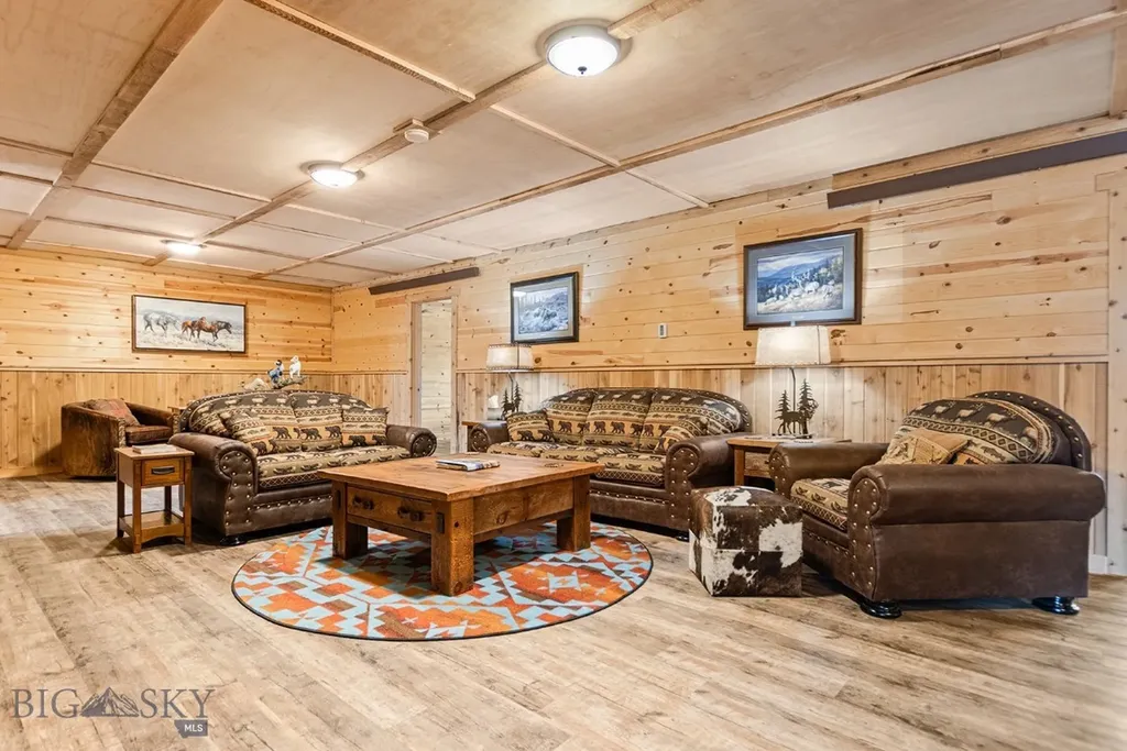 569/571 Cinnabar Basin Road Gardiner MT 59030