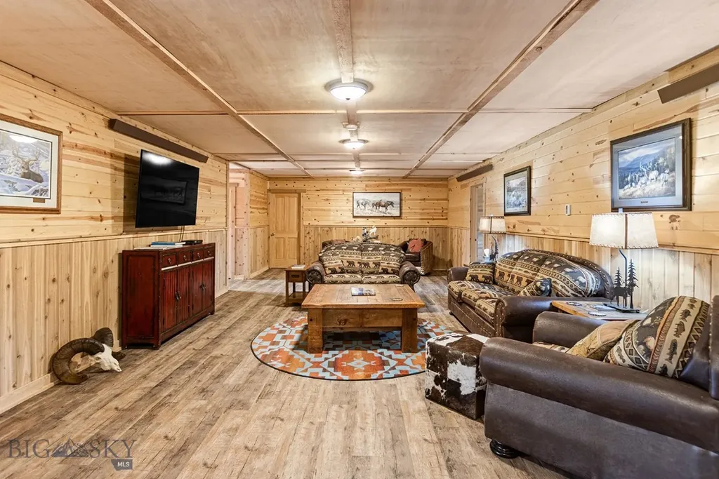 569/571 Cinnabar Basin Road Gardiner MT 59030