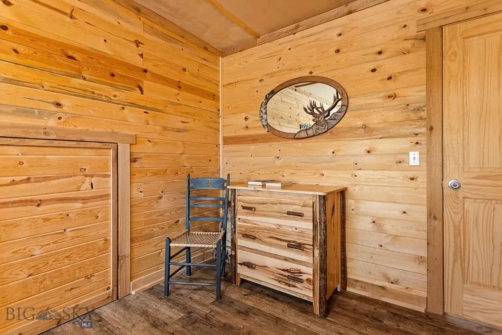 569/571 Cinnabar Basin Road Gardiner MT 59030