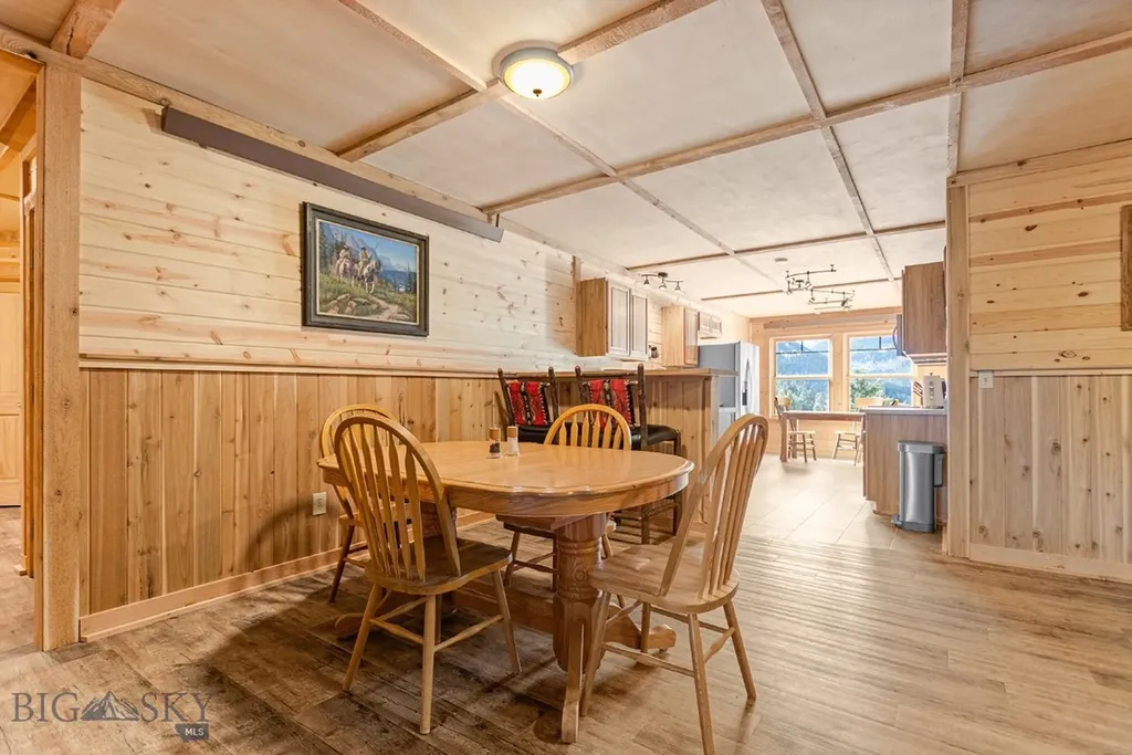 569/571 Cinnabar Basin Road Gardiner MT 59030