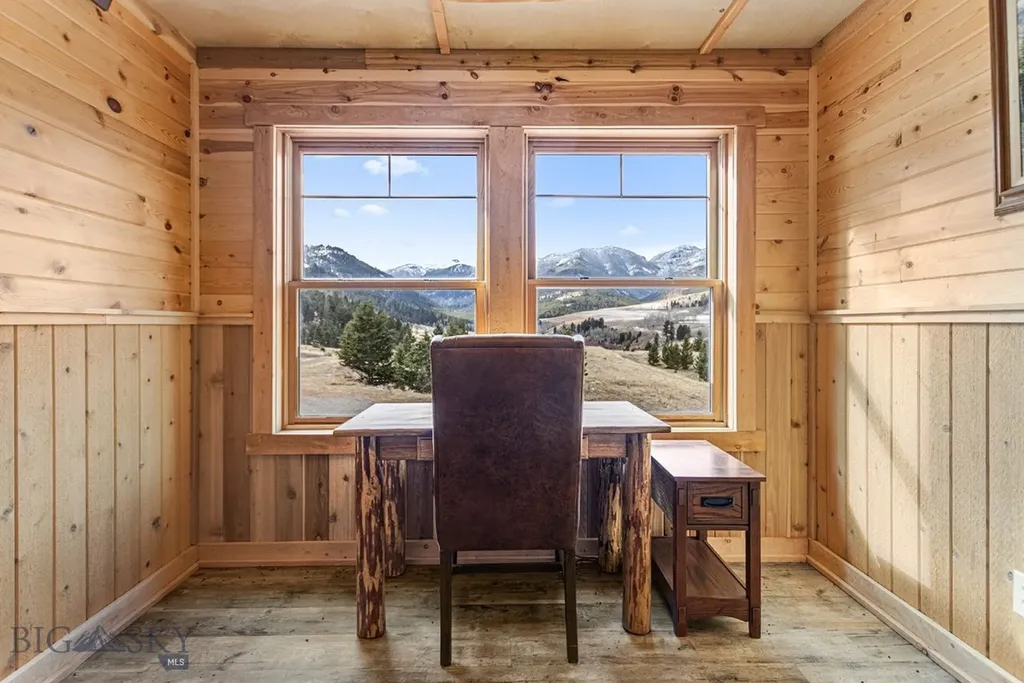 569/571 Cinnabar Basin Road Gardiner MT 59030