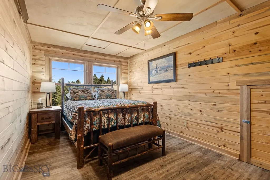 569/571 Cinnabar Basin Road Gardiner MT 59030