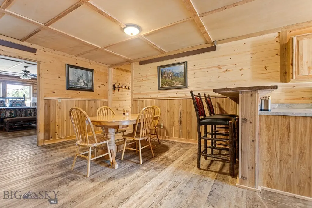 569/571 Cinnabar Basin Road Gardiner MT 59030