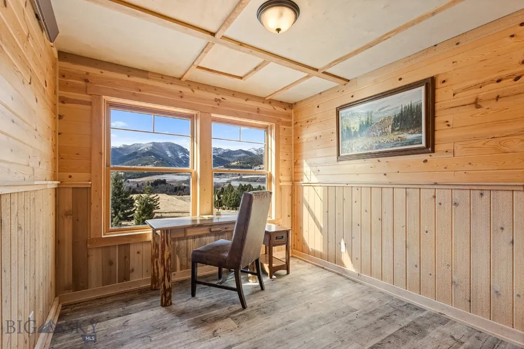569/571 Cinnabar Basin Road Gardiner MT 59030