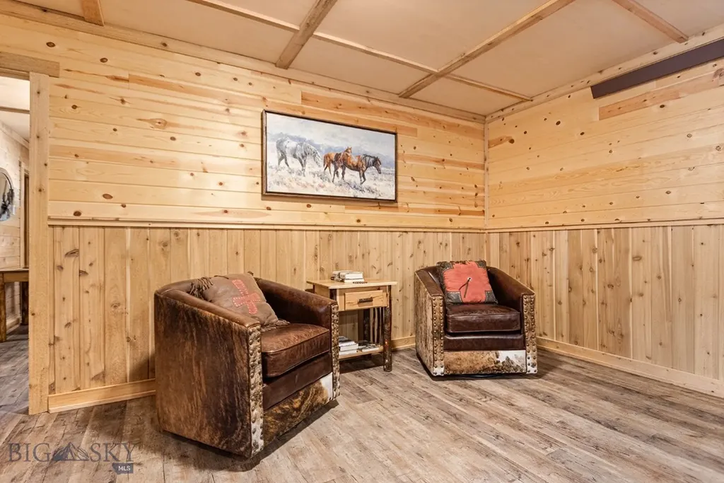 569/571 Cinnabar Basin Road Gardiner MT 59030