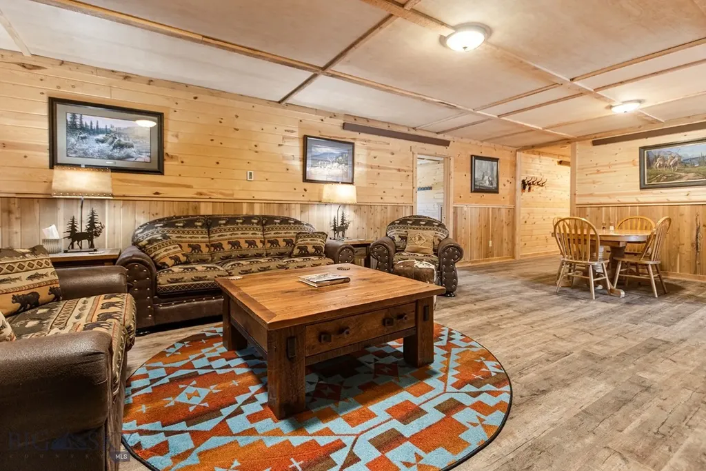 569/571 Cinnabar Basin Road Gardiner MT 59030
