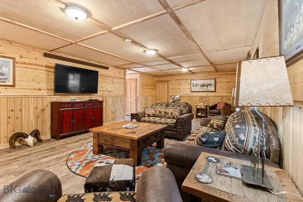 569/571 Cinnabar Basin Road Gardiner MT 59030