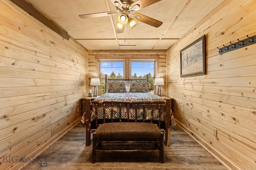 569/571 Cinnabar Basin Road Gardiner MT 59030