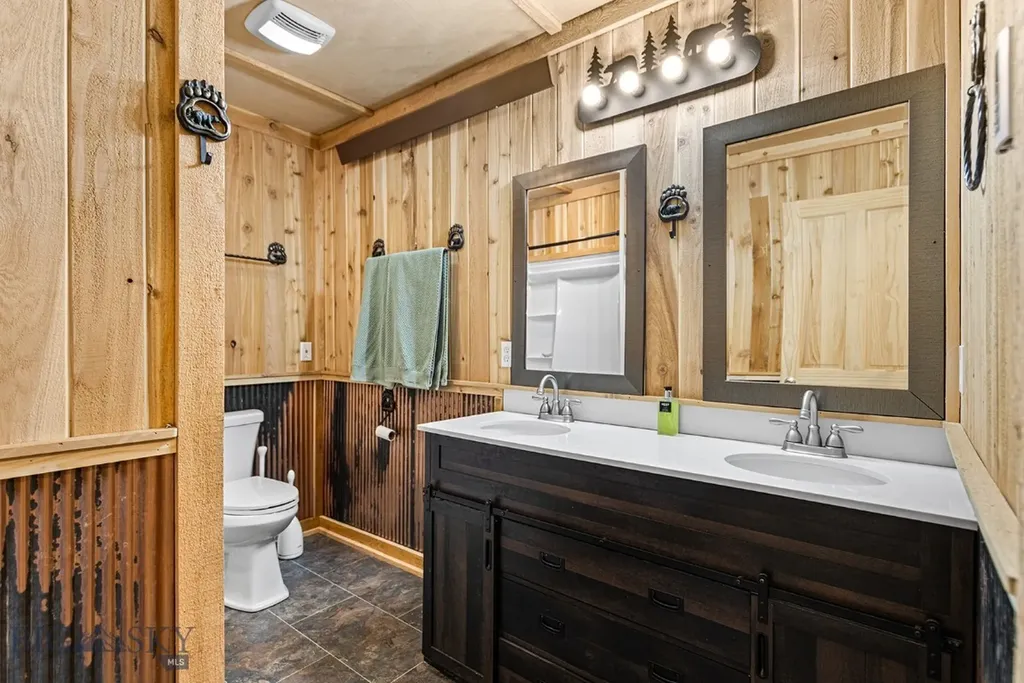 569/571 Cinnabar Basin Road Gardiner MT 59030