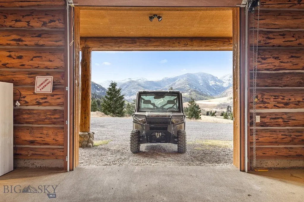569/571 Cinnabar Basin Road Gardiner MT 59030