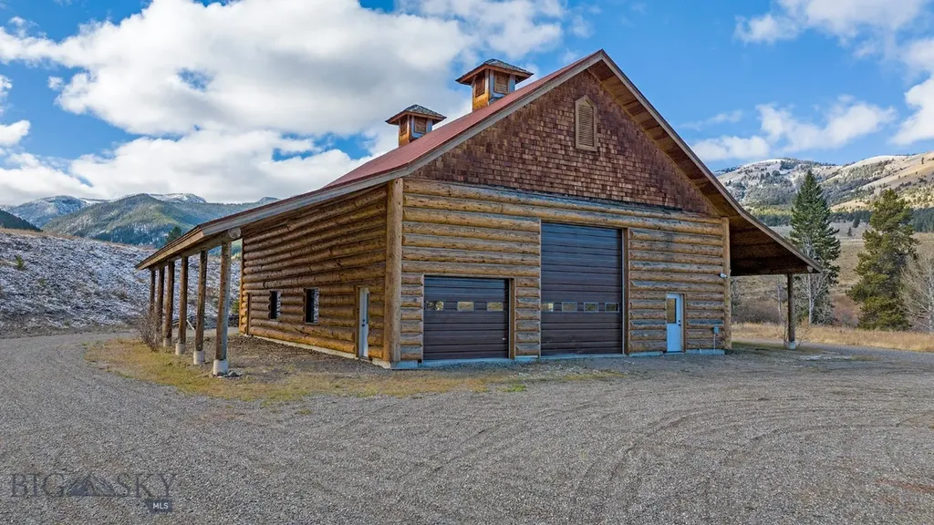 569/571 Cinnabar Basin Road Gardiner MT 59030