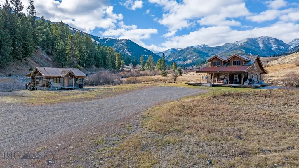 569/571 Cinnabar Basin Road Gardiner MT 59030