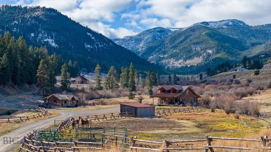 569/571 Cinnabar Basin Road Gardiner MT 59030