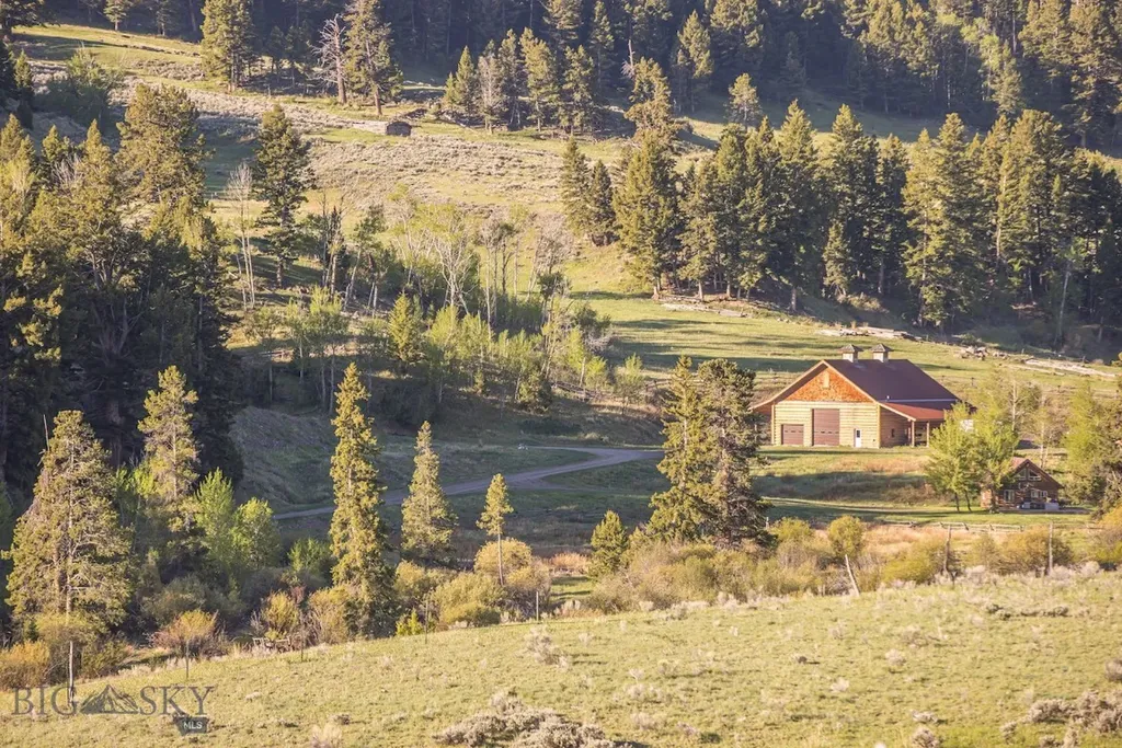 569/571 Cinnabar Basin Road Gardiner MT 59030