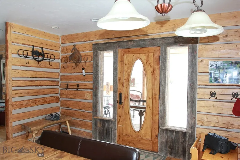 569/571 Cinnabar Basin Road Gardiner MT 59030