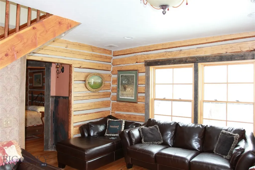 569/571 Cinnabar Basin Road Gardiner MT 59030