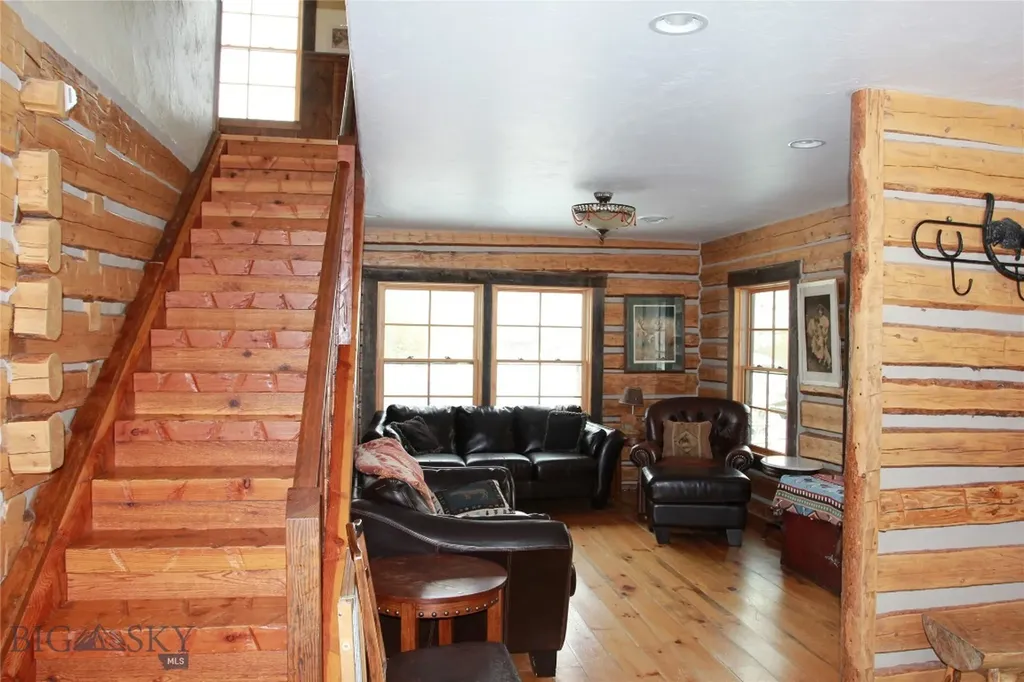 569/571 Cinnabar Basin Road Gardiner MT 59030