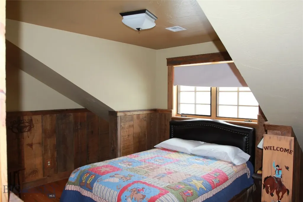 569/571 Cinnabar Basin Road Gardiner MT 59030