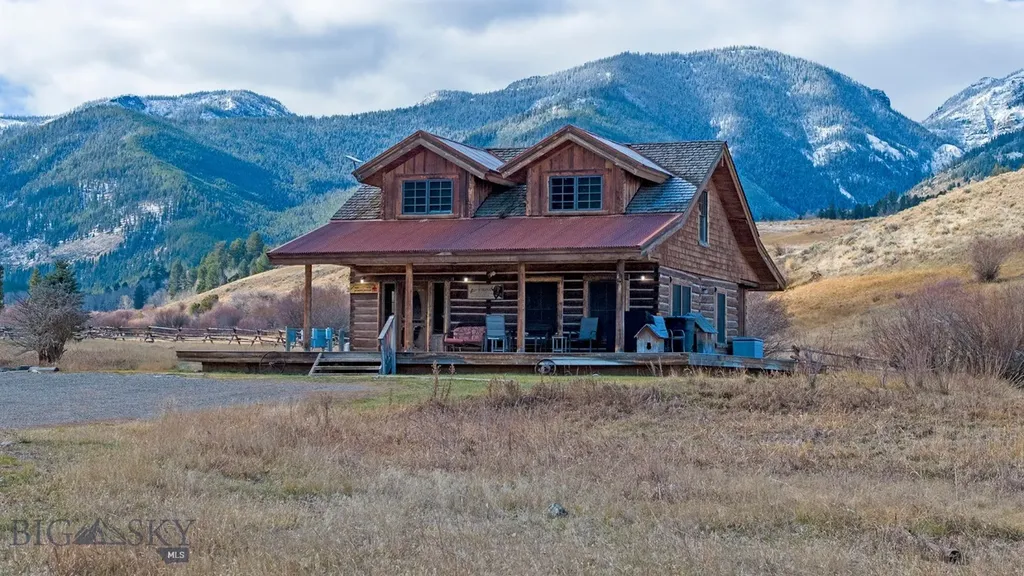 569/571 Cinnabar Basin Road Gardiner MT 59030