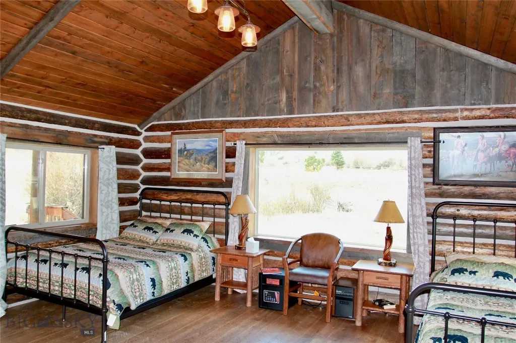 569/571 Cinnabar Basin Road Gardiner MT 59030