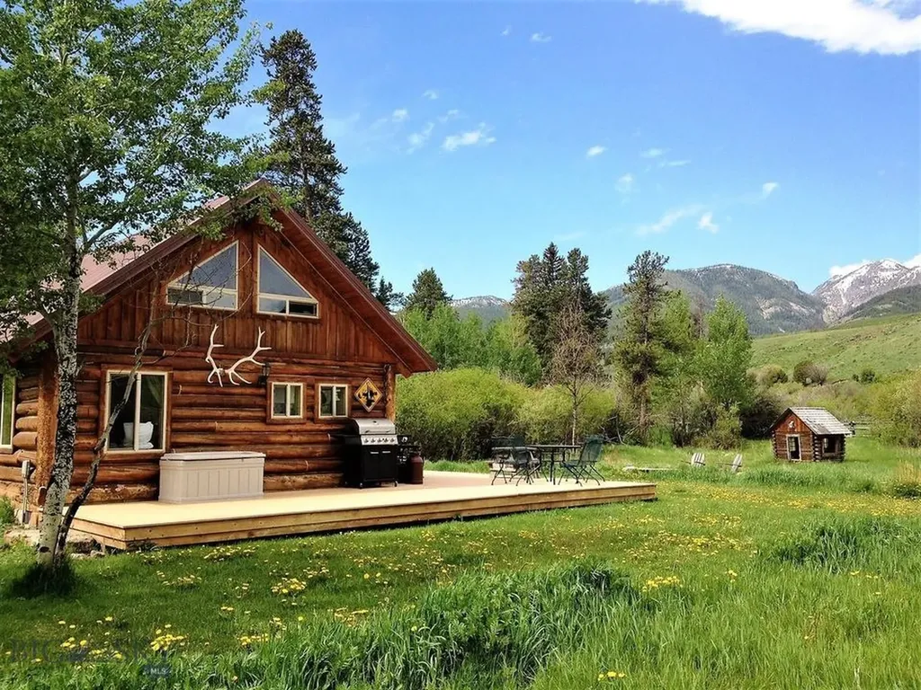 569/571 Cinnabar Basin Road Gardiner MT 59030