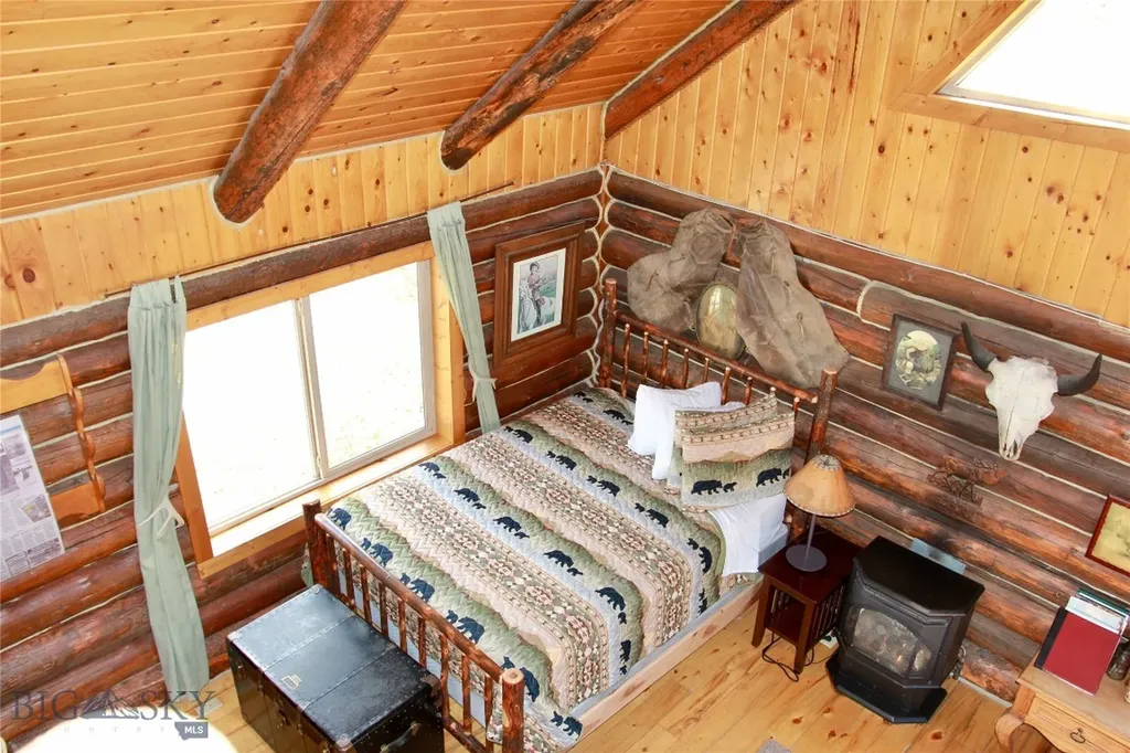 569/571 Cinnabar Basin Road Gardiner MT 59030