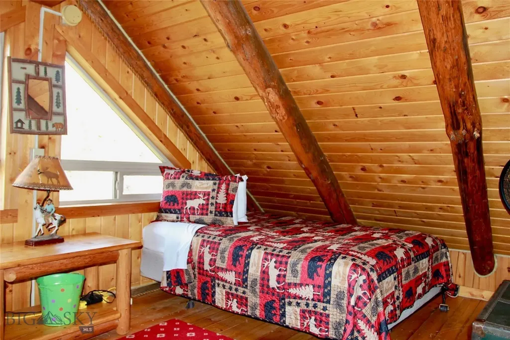 569/571 Cinnabar Basin Road Gardiner MT 59030