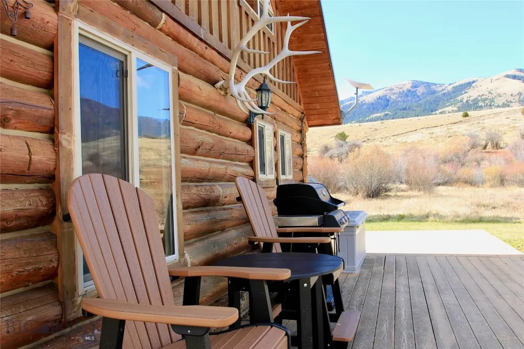 569/571 Cinnabar Basin Road Gardiner MT 59030