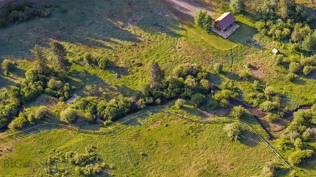 569/571 Cinnabar Basin Road Gardiner MT 59030