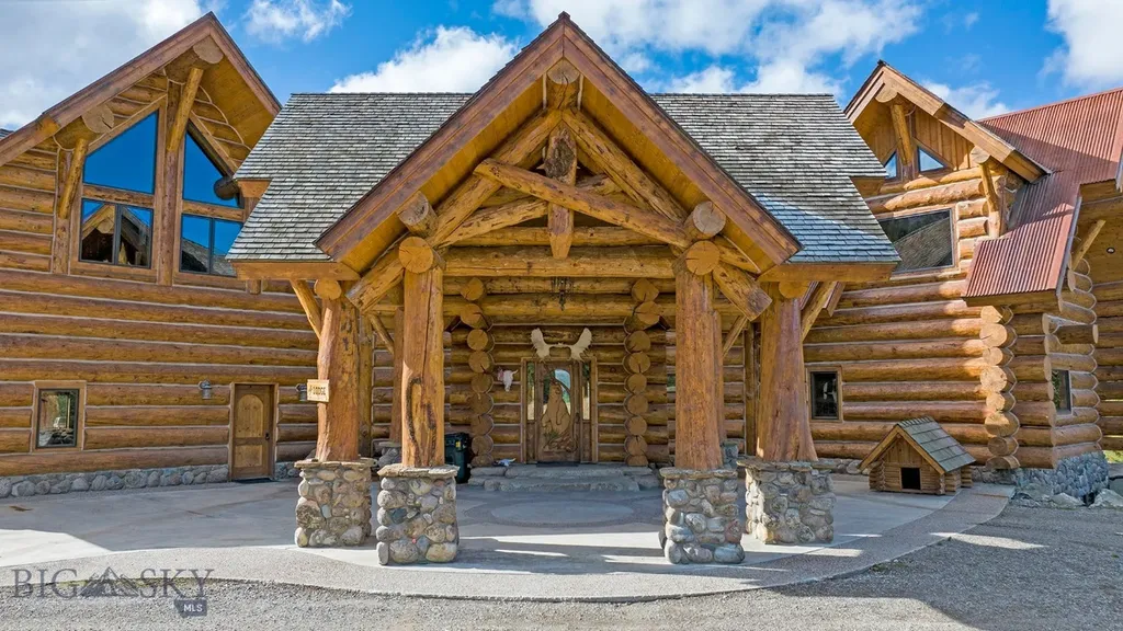 569/571 Cinnabar Basin Road Gardiner MT 59030