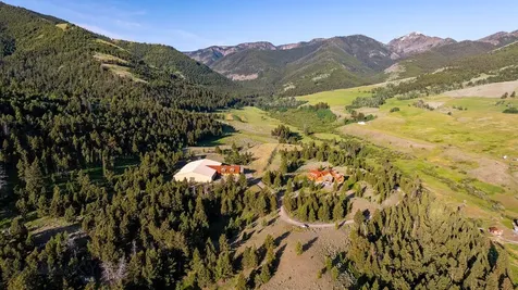 569/571 Cinnabar Basin Road Gardiner MT 59030