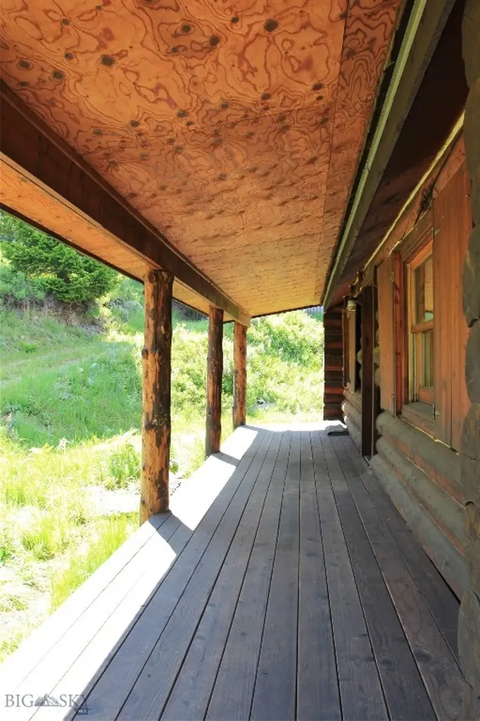 524 Grizzly Meadow Road Emigrant MT 59027