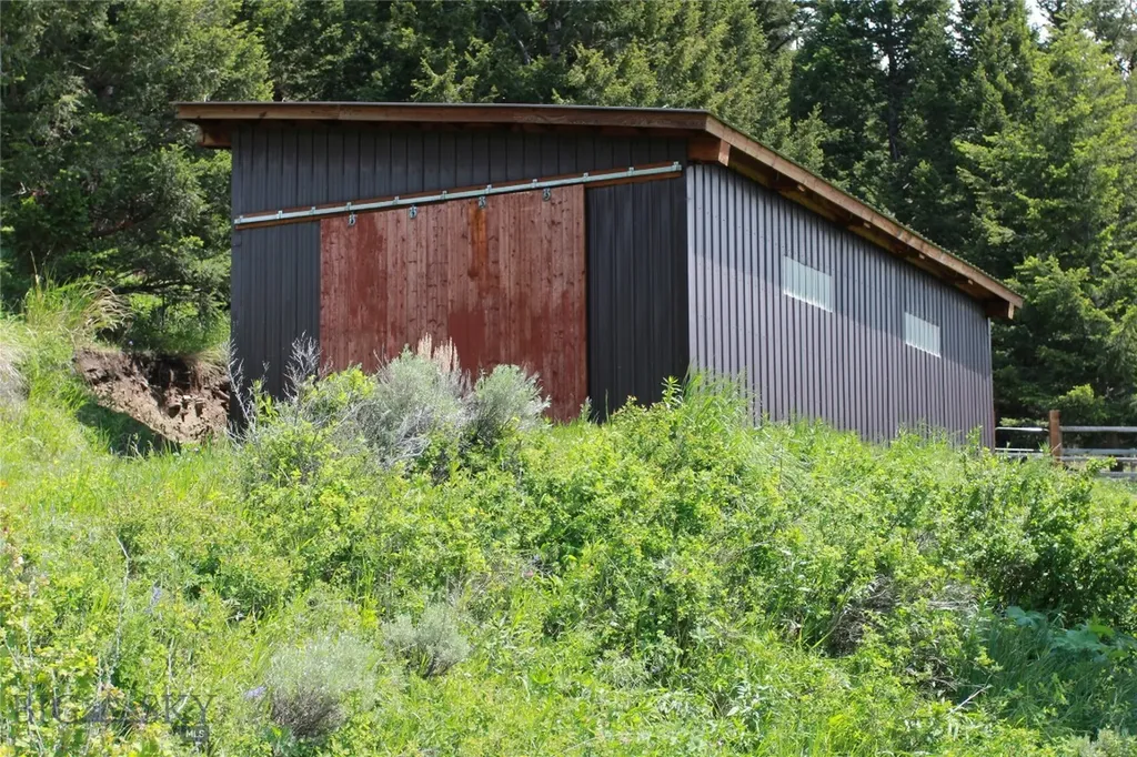 524 Grizzly Meadow Road Emigrant MT 59027