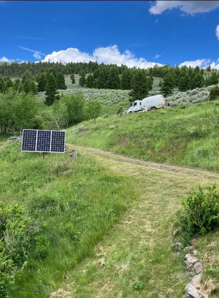 524 Grizzly Meadow Road Emigrant MT 59027