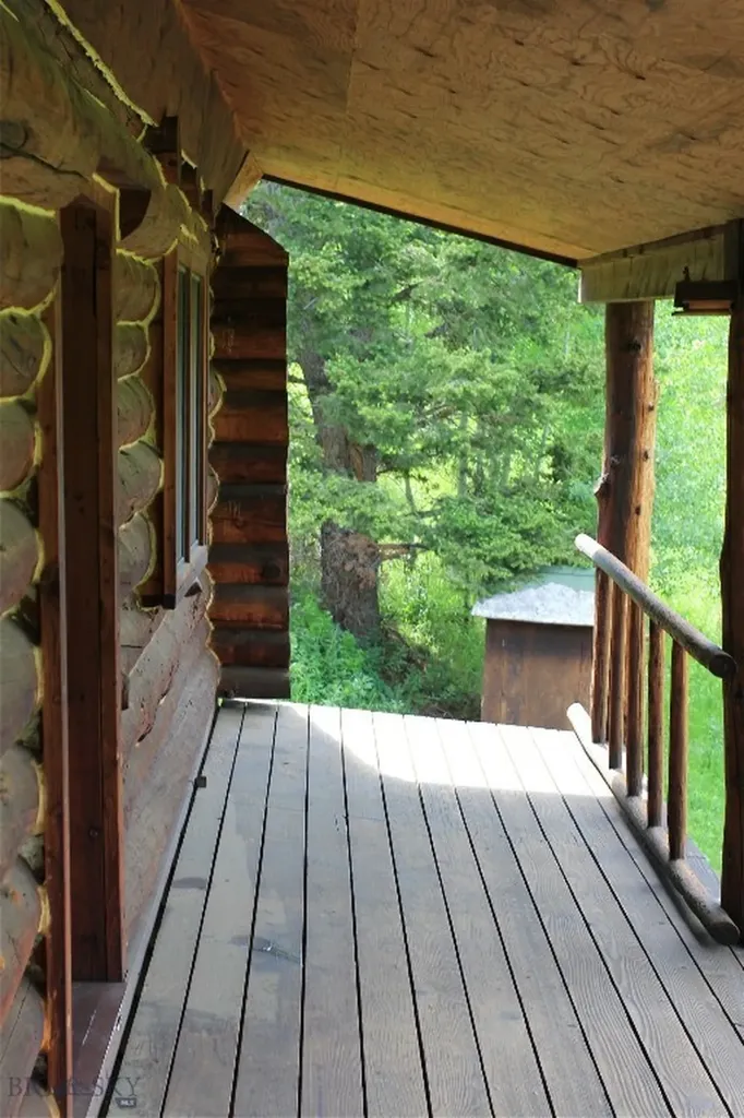 524 Grizzly Meadow Road Emigrant MT 59027